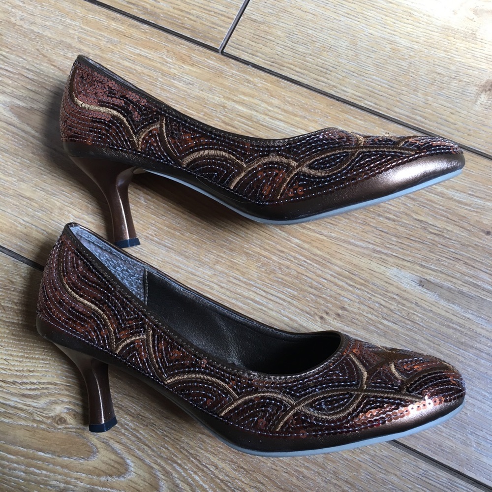 Shoes - Picture 4 of 6